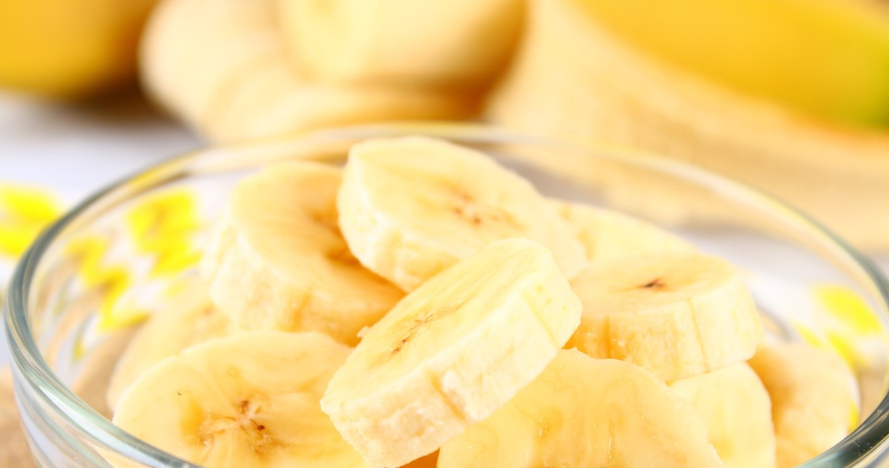 Banan to podstawowy składnik domowej maseczki do stóp /123RF/PICSEL