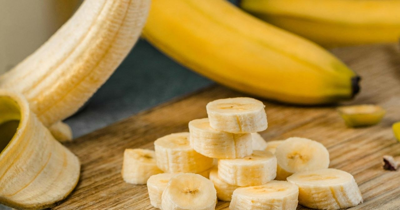 Banan to składnik naturalnej maseczki odżywczej /Eiliv Aceron /unsplash.com