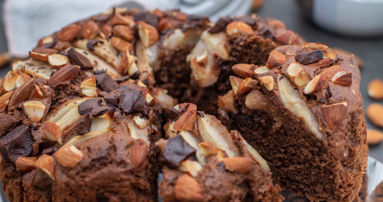 Bananowe ciasto z dodatkiem bakalii /alein /123RF/PICSEL