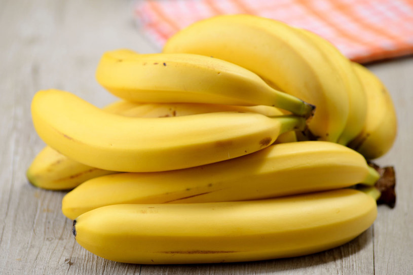 Banany nawilżą cerę /123RF/PICSEL