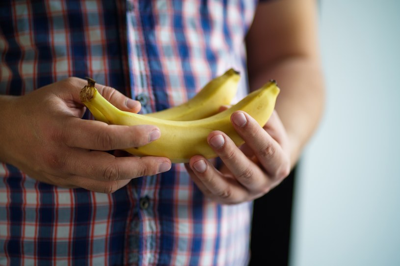 Banany nie są dla insulinoopornych? Jeśli połączysz je mądrze z białkiem lub zdrowym tłuszczem - będziesz mógł jeść je bez obaw o glikemię /123RF/PICSEL
