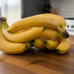 Banany w cieple ciemnieją nawet po jednym dniu. Sztuczka kuchenna sprawi, że długo będą świeżutkie 