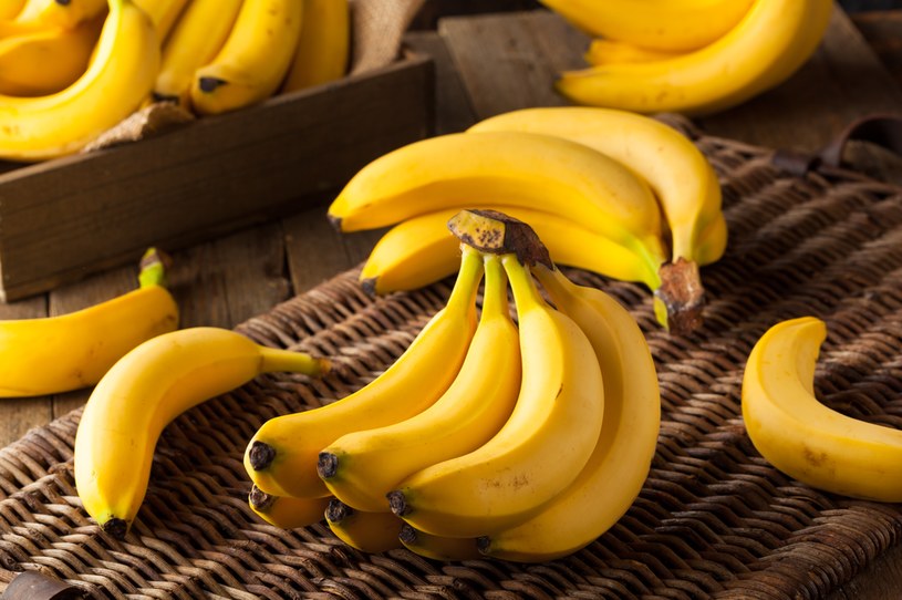 Banany zawierają dużą ilość cukru, dlatego nie są najlepszym wyborem dla cukrzyków /123RF/PICSEL