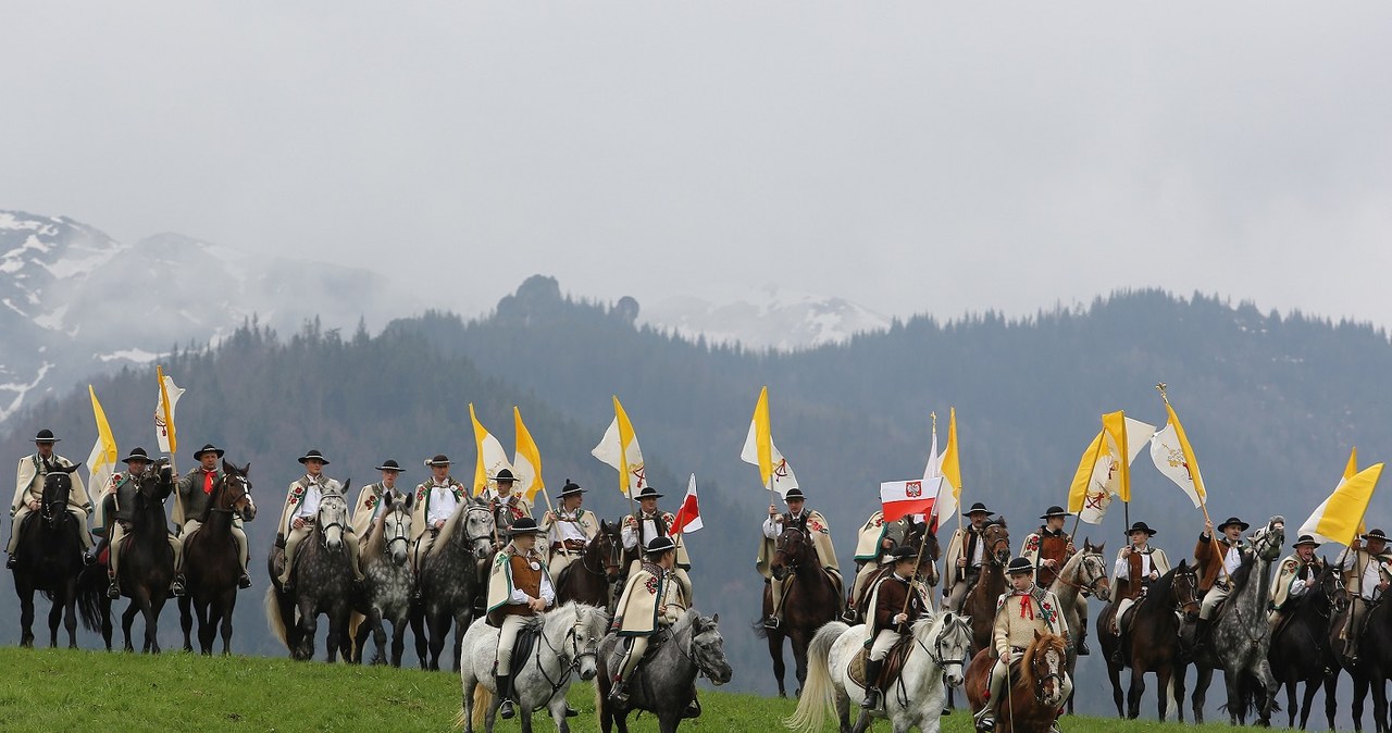 Banderia konna w drodze na Krzeptówki 