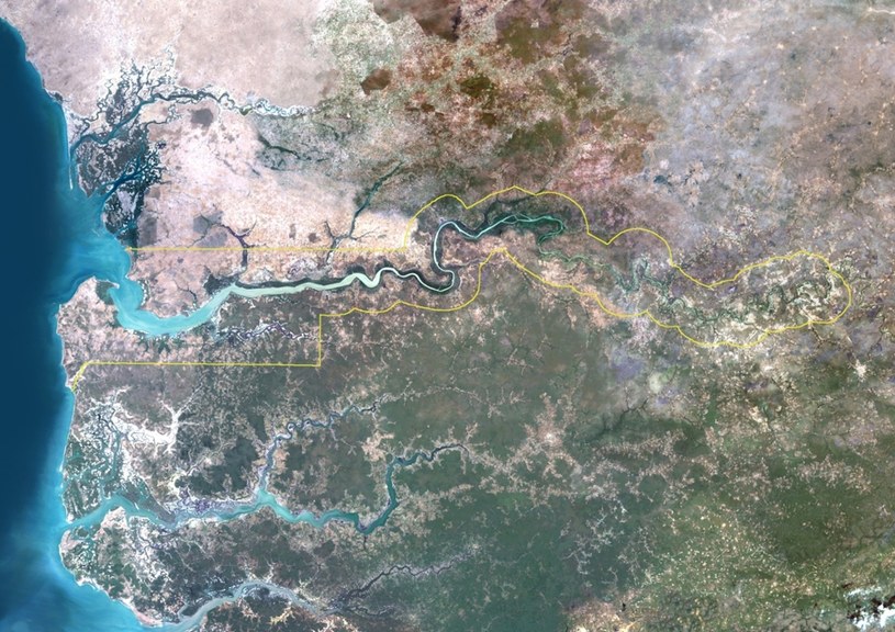 Bandżul widziany na zdjęciu satelitarnym. Miastu grozi pochłonięcie przez wody Atlantyku /East News