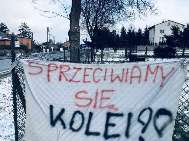 Baner protestacyjny mieszkańców Przecławia /Agnieszka  Wyderka /RMF FM