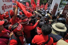 Bangkok w czerwieni. Protestują przeciwnicy rządu