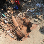 Bangladesz: Nowy bilans zawalenia się budynku - ok. 150 zabitych