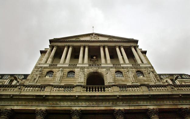 Bank centralny Anglii pozostawił stopy procentowe bez zmian /AFP