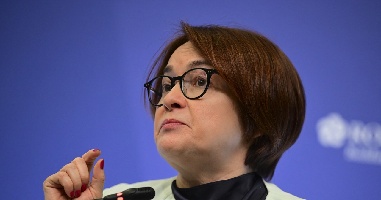 Bank centralny Rosji, na którego czele stoi Elwira Nabiullina, obniżył stopy procentowe o 100 pkt. bazowych /Sefa Karacan /AFP