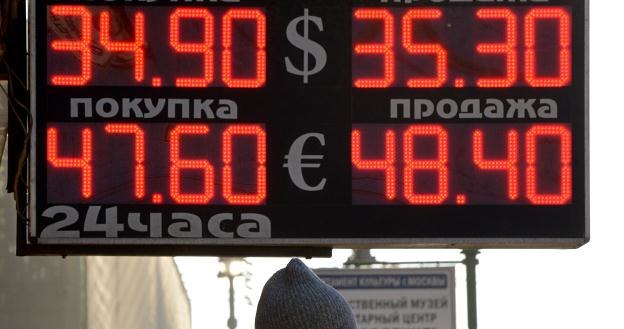 Bank centralny Rosji sprzedał  10 mld dolarów, by bronić rubla /AFP