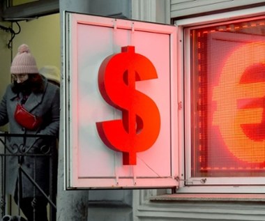 Bank centralny Rosji zakazał bankom sprzedaży twardych walut klientom