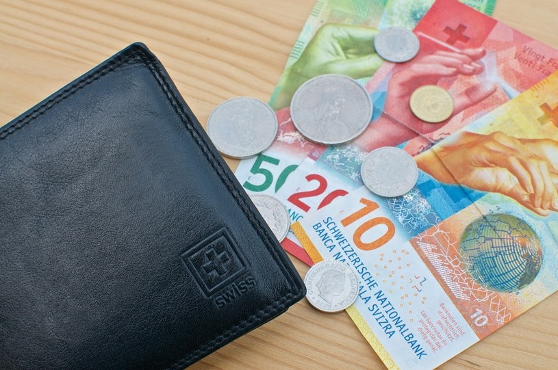 Bank centralny Szwajcarii zdecydował o podwyżce stóp procentowych /123RF/PICSEL