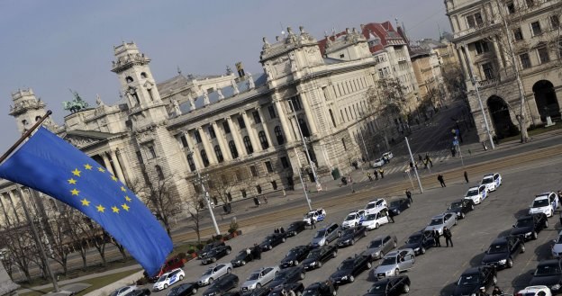 Bank centralny Węgier prognozuje, że w 2010 r. gospodarka urośnie o 0,9 procent /AFP