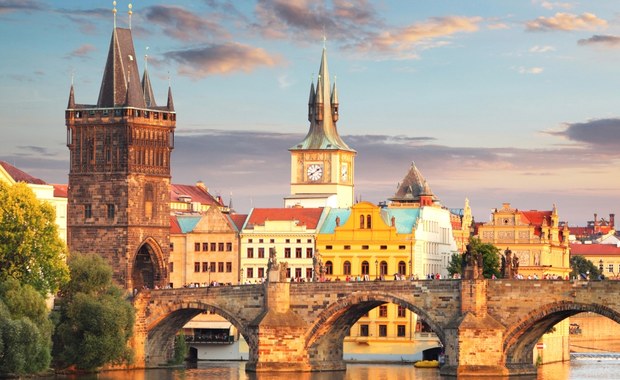 Bank Czech podnosi stopy procentowe, by dbać o "stabilność cen"