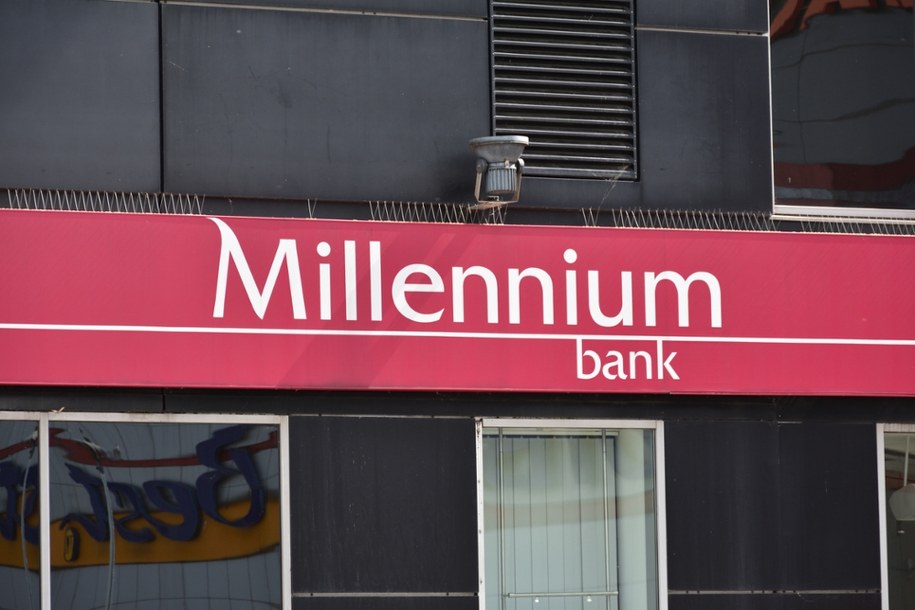 Bank Millenium ostrzega klientów przed oszustami (zdjęcie poglądowe) /Shutterstock