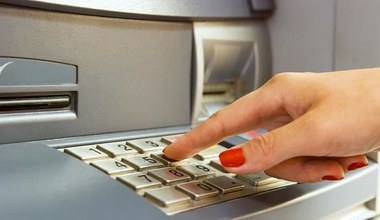 Bank policzy prawie 5 zł za euro