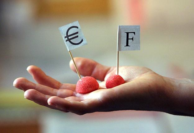 Bank Szwajcarii ustalił sztywny kurs franka do euro /AFP