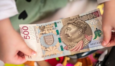 Bank zabrał rodzicom 500 plus z jednego powodu. Tysiące poszkodowanych osób