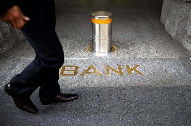 Banki centralne zapewnią bankom komercyjnym stabilność. Fot. FABRICE COFFRINI /Agencja SE/East News