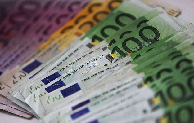 Banki, które zostały zasypane wnioskami o kredyty w euro, miały problem z ich szybką obsługą /AFP