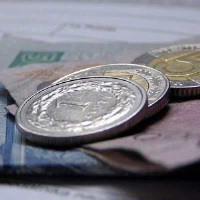 Banki na spreadzie zarabiają 90 złotych miesięcznie /AFP