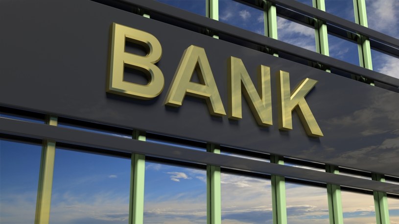 Banki na Wyspach zamykają konta klientów, z których poglądami się nie zgadzają? /123RF/PICSEL