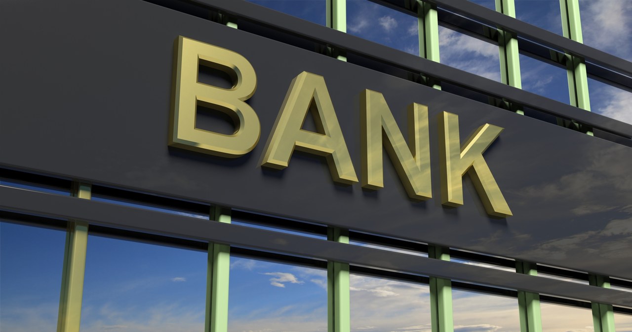 Banki na Wyspach zamykają konta klientów, z których poglądami się nie zgadzają? /123RF/PICSEL