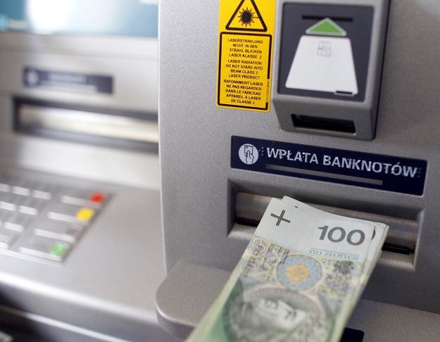 Banki nieźle zarabiają też na niewiedzy kredytobiorców, fot. Andrzej Iwańczuk /Reporter