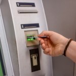 Banki podnoszą opłaty. Klienci zapłacą więcej za karty i wypłaty z bankomatów?