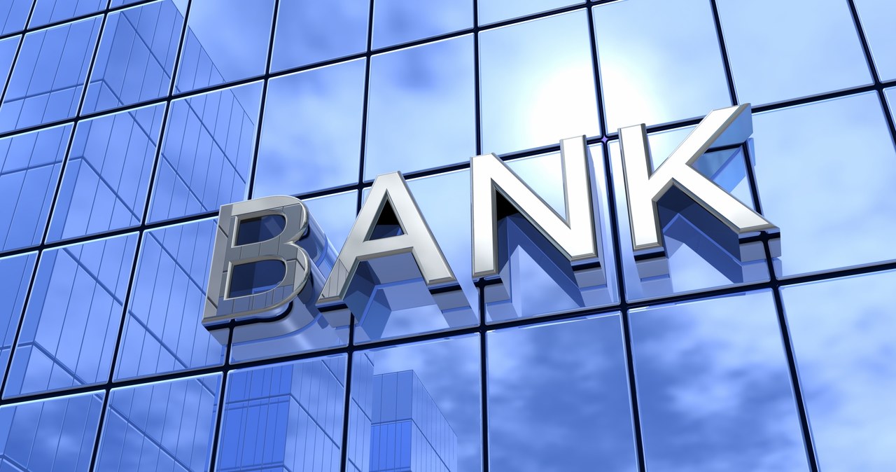 Banki wprowadzają niepokojące zapisy /123RF/PICSEL