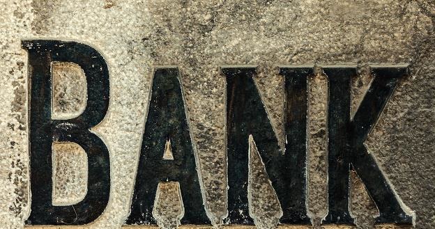 Banki zamykają oddziały i zwalniają pracowników /&copy;123RF/PICSEL