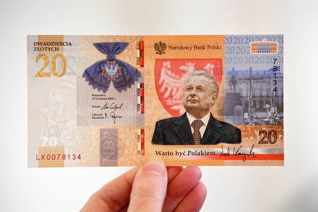 Banknot "Lech Kaczyński. Warto być Polakiem" /Darek Delmanowicz /PAP