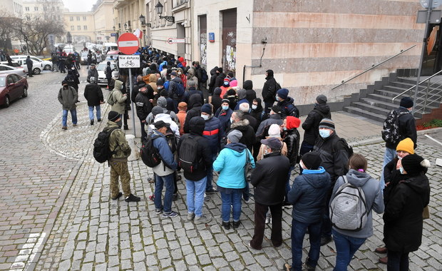 Banknot z Lechem Kaczyńskim. Olbrzymie kolejki przed oddziałami NBP 