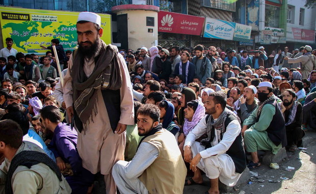 Bankom w Afganistanie kończą się dolary. "Będą protesty i przemoc"