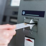 Bankomat nagle wciągnie kartę i wyzeruje konto. Wystarczy jeden papierek