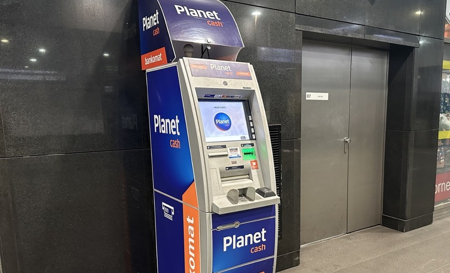 Bankomat Planet Cash /Tetiana Harkava /Shutterstock