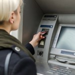 Bankomat wciągnie kartę, ale to nie awaria. Uważaj, oszuści mają zaskakujący sposób