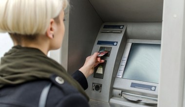 Bankomat wciągnie kartę, ale to nie awaria. Uważaj, oszuści mają zaskakujący sposób