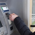 Bankomat wciągnie kartę, potem wyzeruje ci konto. Wystarczy papierek