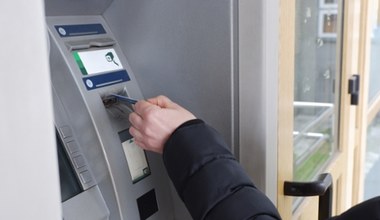 Bankomat wciągnie kartę, potem wyzeruje ci konto. Wystarczy papierek