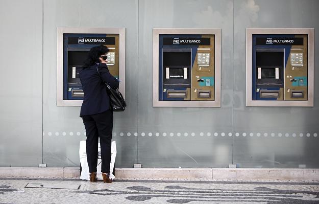 Bankomaty Banco Espirito Santo w Lizbonie /AFP