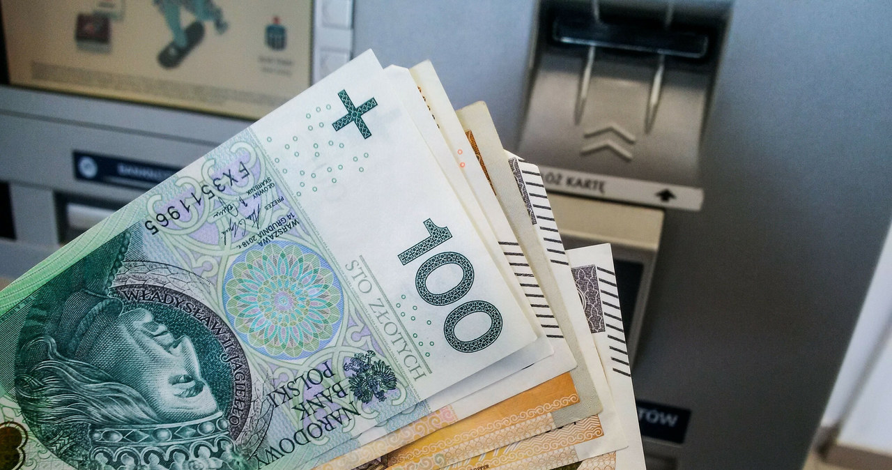 Bankomaty z nowym systemem od września. Te banknoty będą bezużyteczne. /Artur Szczepański /Reporter
