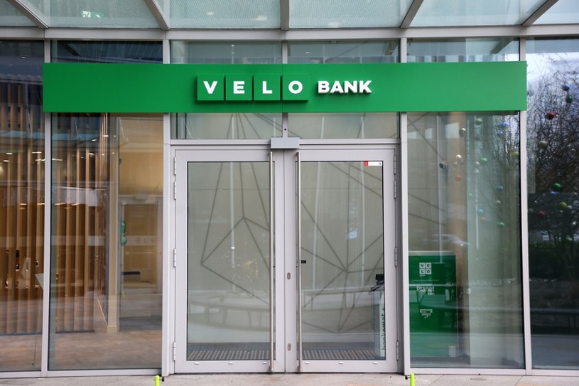 Bankowy Fundusz Gwarancyjny, odpowiedzialny za sprzedaż 100 proc. udziałów w VeloBanku, otrzymał pierwsze, niezobowiązujące oferty na nabycie akcji banku /Wojciech Olkuśnik /East News