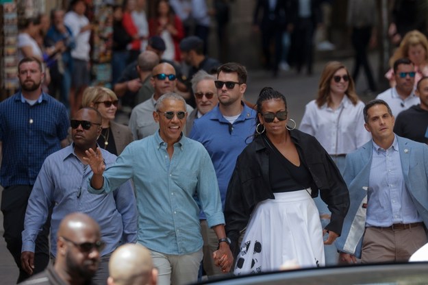 Barack i Michelle Obama, a tuż za nimi Steven Spielberg. /ALEJANDRO GARCIA  /PAP/EPA