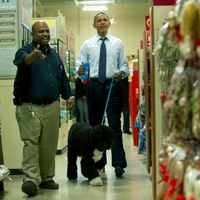 Barack Obama robi zakupy przed Bożym Narodzeniem 