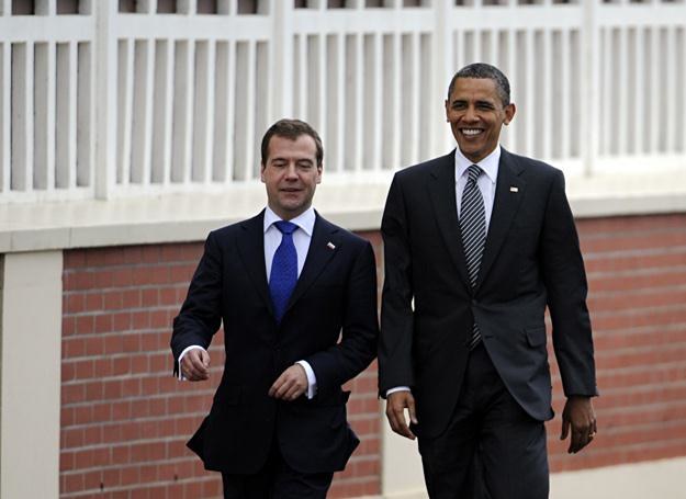 Barack Obama i Dmitrij Miedwiediew - różnica ich wzrostu jest nad wyraz zauważalna /&copy; EurekNews.pl