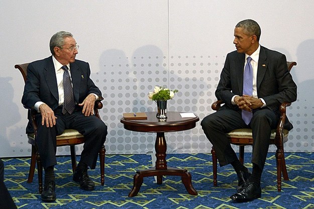 Barack Obama i Raul Castro /ESTUDIOS REVOLUCION/CUBADEBATE /PAP/EPA