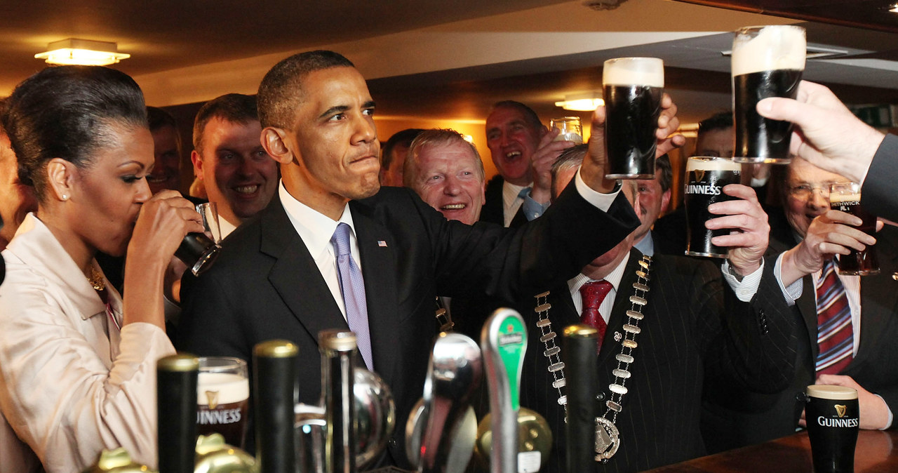 Barack Obama, podobnie jak jego wyborcy, uwielbia piwo "z importu" /Getty Images/Flash Press Media