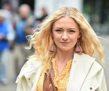 Barbara Kurdej-Szatan jest absolwentką krakowskiej AST, studia ukończyła w 2009 roku. Rok wcześniej rozpoczęła pracę na deskach Teatru Nowego im. Tadeusza Łomnickiego w Poznaniu, gdzie występowała do 2010 roku. Wówczas zaczęła współpracę z Teatrem 6. piętro.